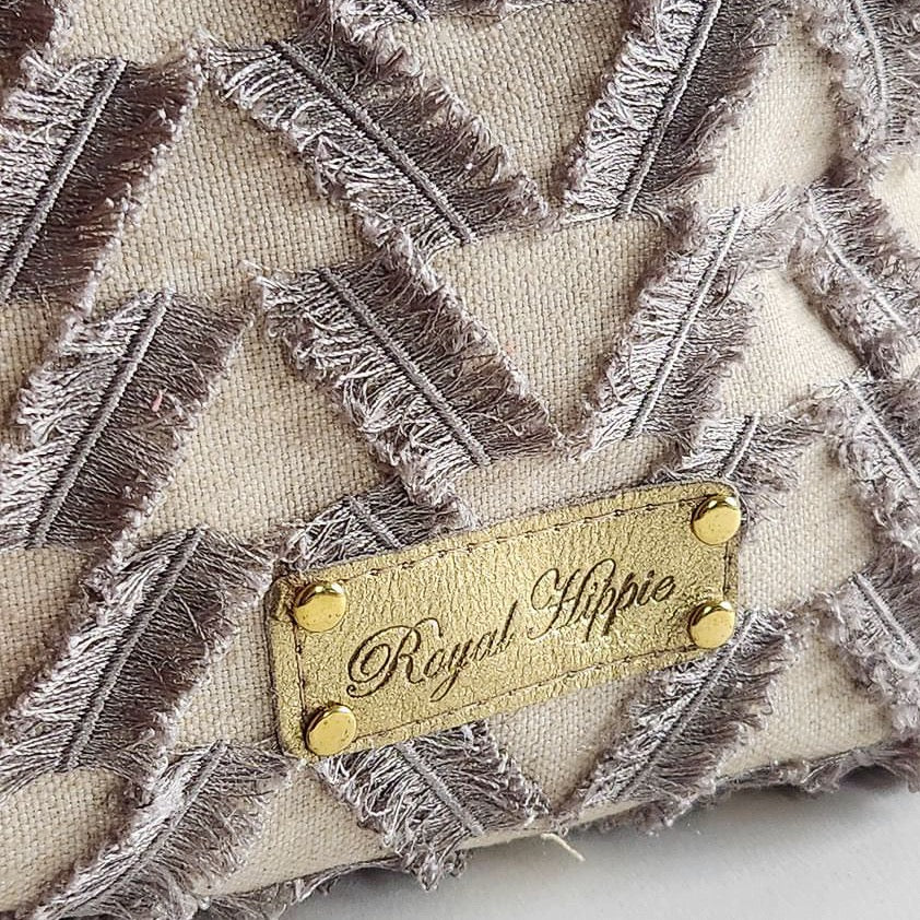 Linen Fringe Traveller Medium