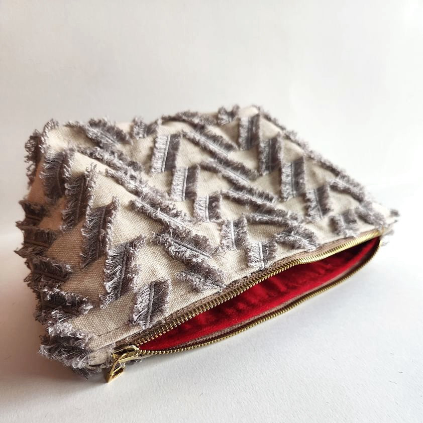 Linen Fringe Traveller Medium