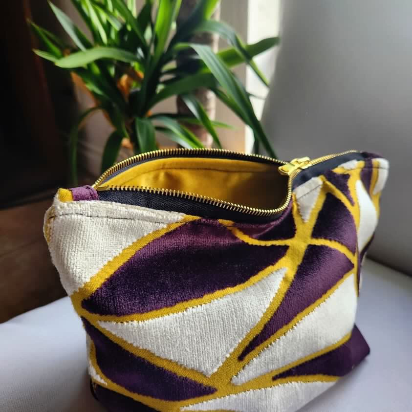 Geo Mod Velvet Traveller Medium