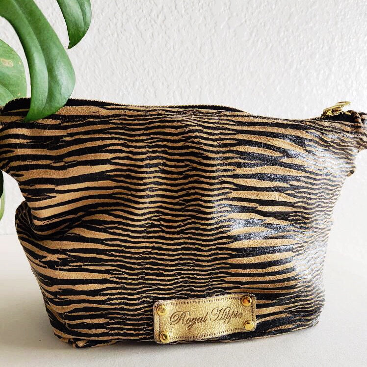 Distressed Black and Tan Stripe Traveller Medium