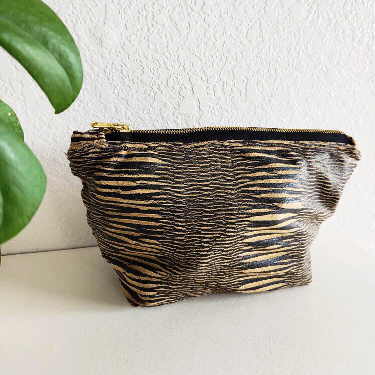 Distressed Black and Tan Stripe Traveller Medium