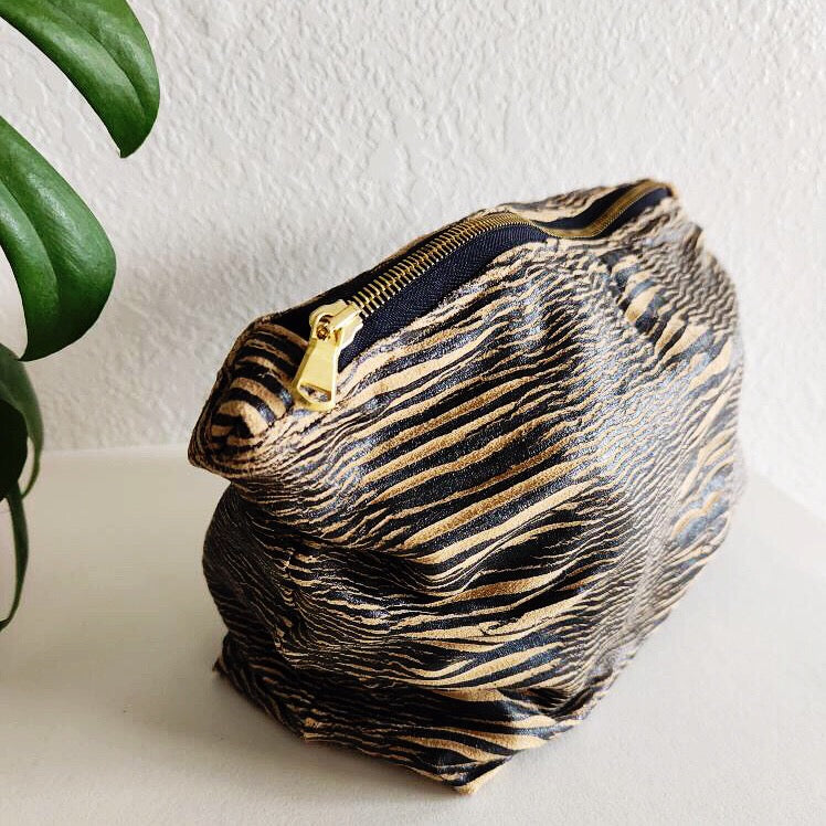 Distressed Black and Tan Stripe Traveller Medium