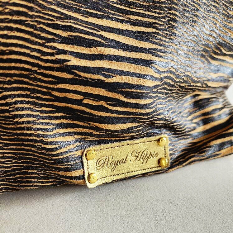 Distressed Black and Tan Stripe Traveller Large