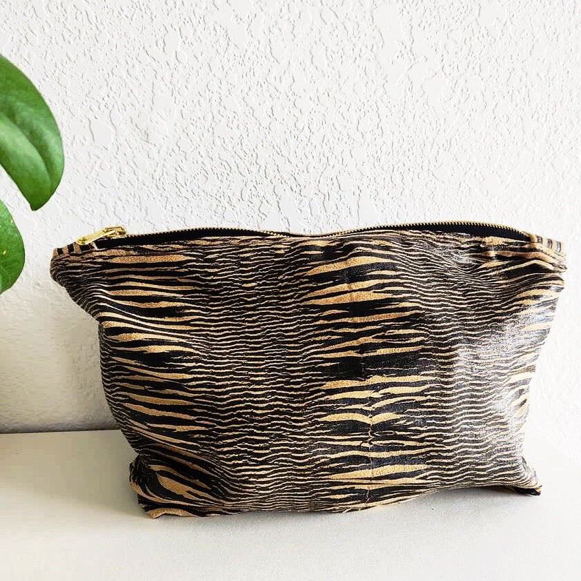 Distressed Black and Tan Stripe Traveller Large